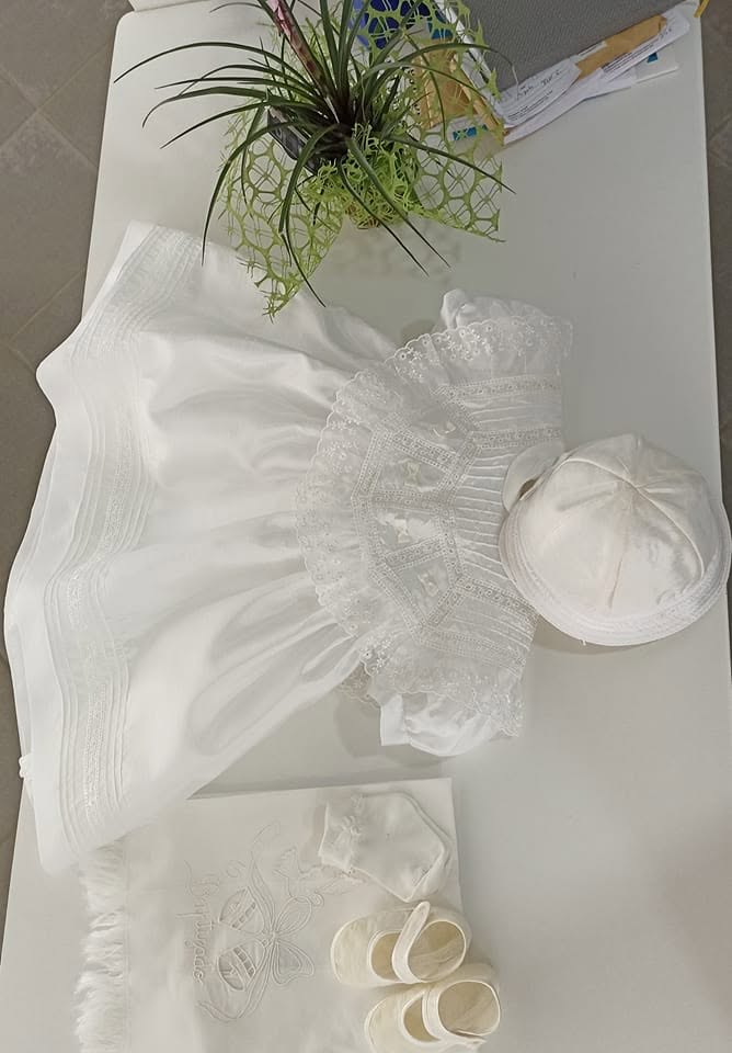 Vestido de batizado tratado com cuidado